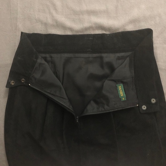 Danier Suede Leather Pencil Skirt, BLACK, Size M/10, back vent, Gun Metal Snaps - Picture 2 of 7